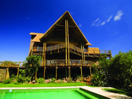 Kololo Game Reserve Main Lodge and Pool (hi-res image)