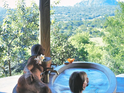 Leshiba Wilderness Venda Village Bath (hi-res image)